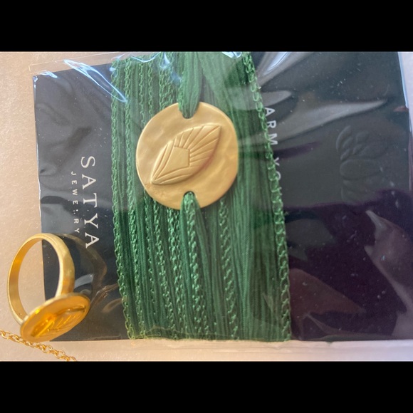 Satya jewelry set necklace, ring and bracelet - Picture 3 of 6